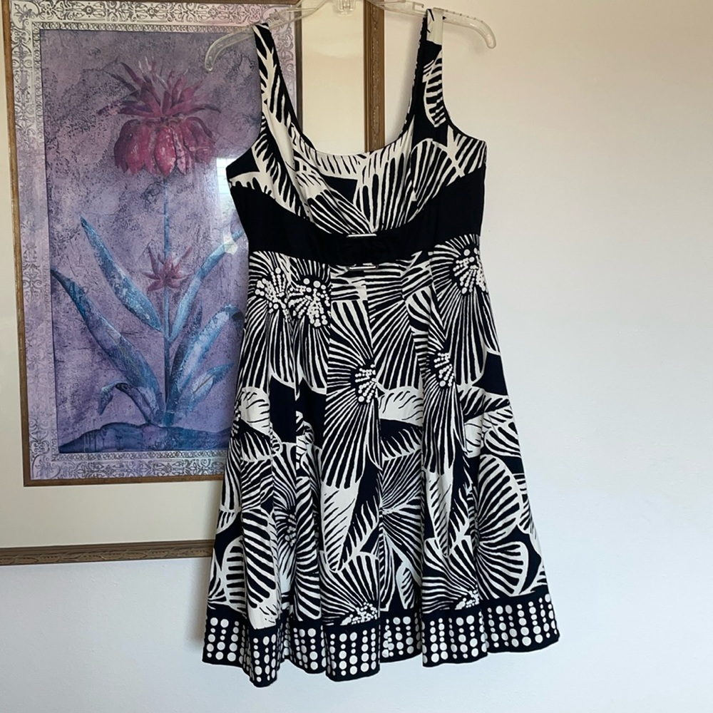 Nine West dress Fit and flare Lined Womens 12 zip back short midi